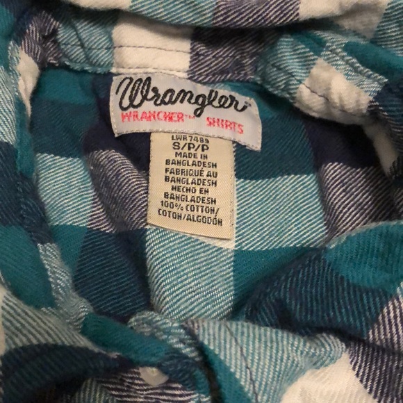 Women’s Wrangler flannel - Picture 2 of 2